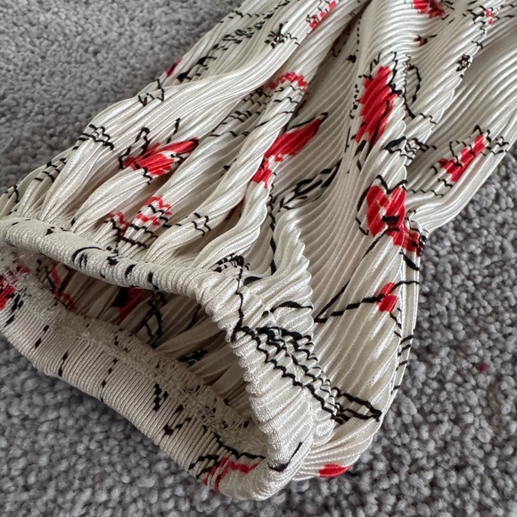 Astr Cream and Tan V-neck 3/4 Sleeve Cropped Ruched Wrap Blouse - Picture 3 of 8